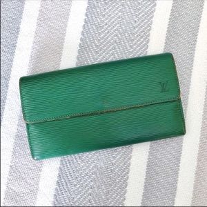 Louis Vuitton Sarah Wallet Epi Green